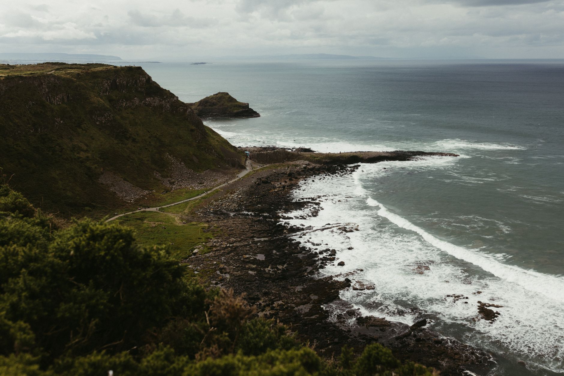 Północne wybrzeże Irlandii Północnej: zamki, klify i miasteczka na trasie Causeway Coastal Route